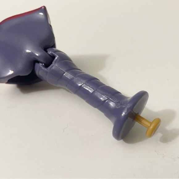 Legends of Batman Joker Action Figure Accessory Snapping Jaw Weapon - Picture 13 of 15